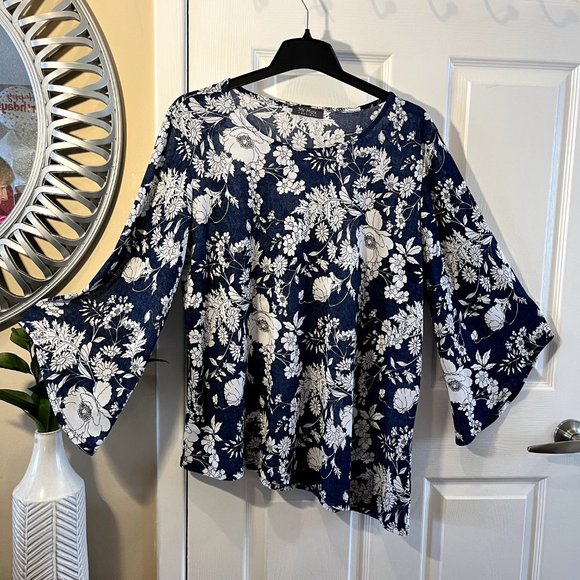 Mr. Max, blue and white floral blouse - Picture 6 of 6